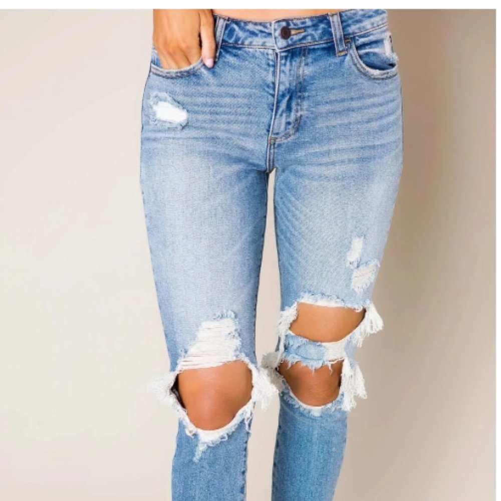 LIGHT WASH RIPPED FRONT DENIM